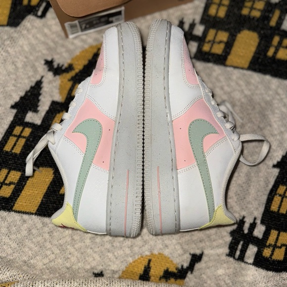 Air Force 1 Impact GS 'Summit White Seafoam'
7Y - 8.5W - Picture 4 of 4
